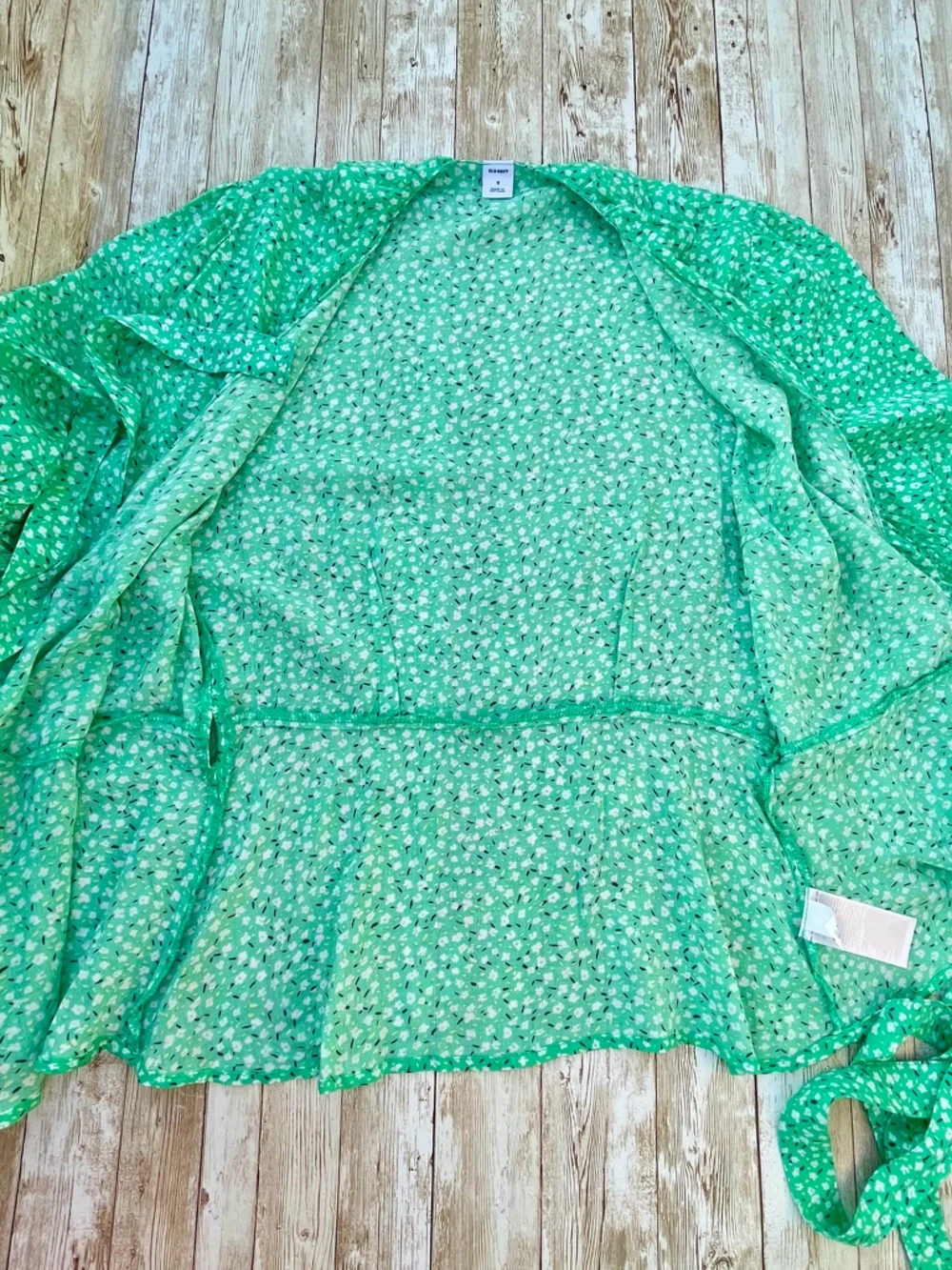 Green Floral Wrap Top Cottagecore Prairie Trad Wife Blouse Ruffle Trim Small GUC